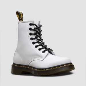 New in Box Dr Martens 1460 Smooth Leather Lace Up Combat Air Wair Boots in White